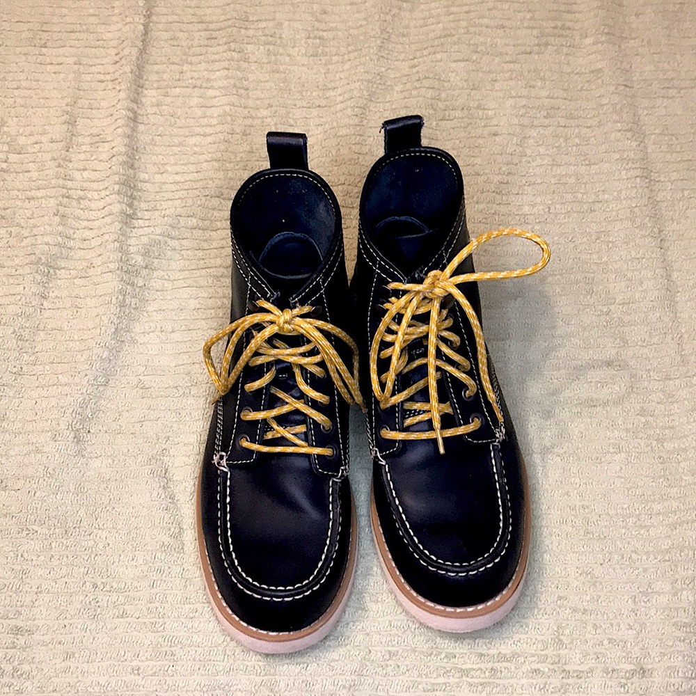 AE Dark Navy Blue Leather Boots. Mens size 8